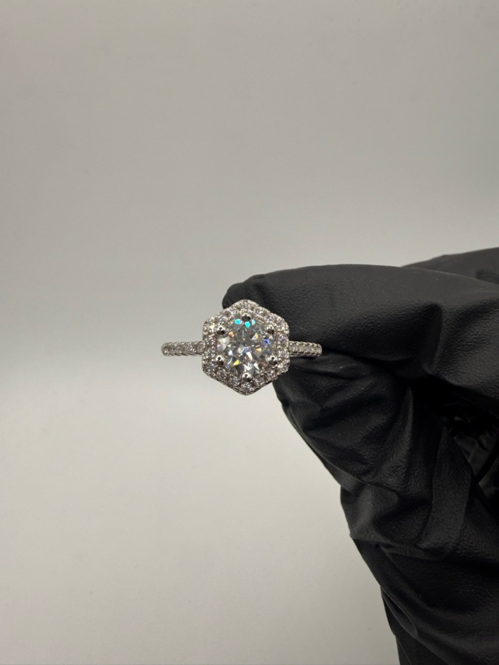 VVS1 Moissanite Engagement Ring 1CT 925 Sterling Silver Hexagon Halo Style